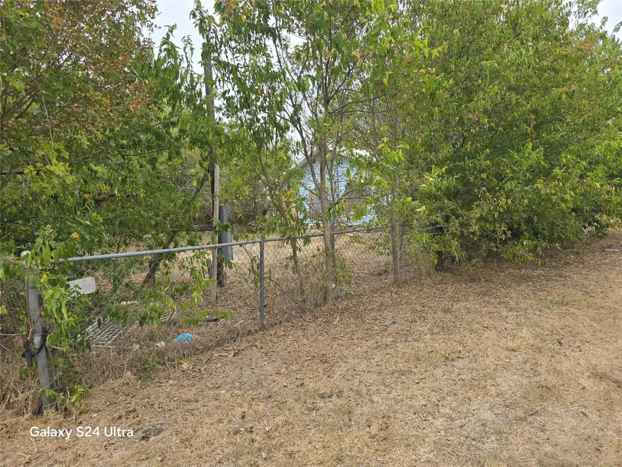 901 W 5th St, Taylor, TX 76574 - Image #3