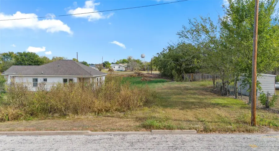 366 N Dallas St, Giddings, TX 78942 - Image #2