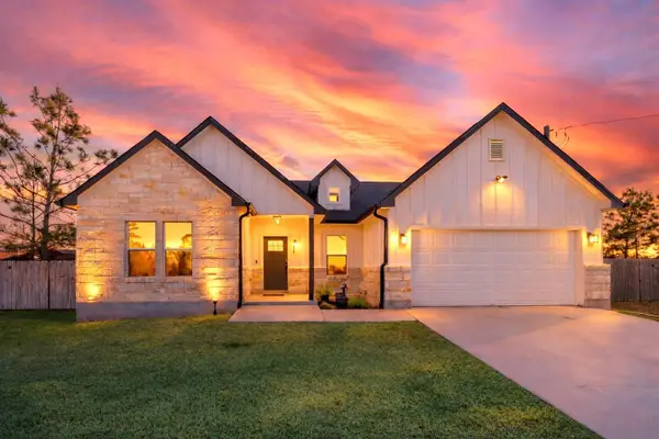 111 Tree Top Ln, Smithville, TX 78957