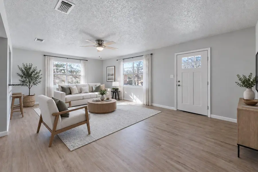 303 E Austin Ave, Round Rock, TX 78664 - #2