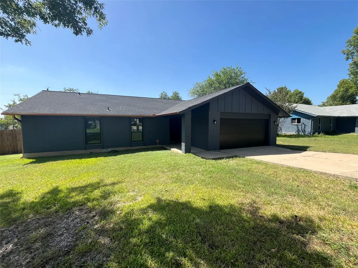 322 Mcclendon Dr, Elgin, TX 78621 - #1