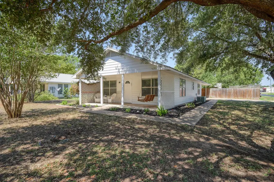 201 Maynard St, Bastrop, TX 78602 - Image #2