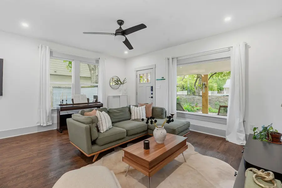 1122 Gunter St, Austin, TX 78702 - #2