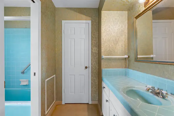 301 Cedar Cir, Brenham, TX 77833