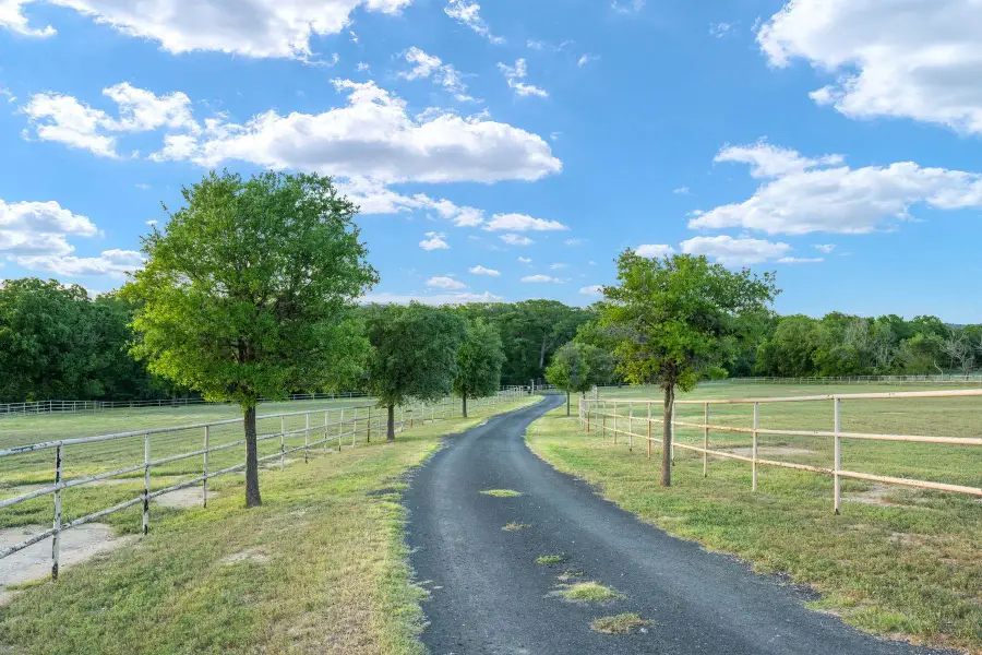 25 Zoeller Ln, Boerne, TX 78006 - Image #2