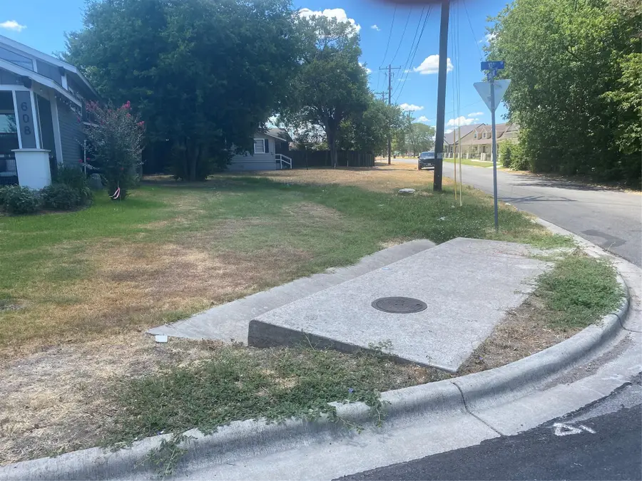 1001 Railroad St, Georgetown, TX 78626 - Image #2