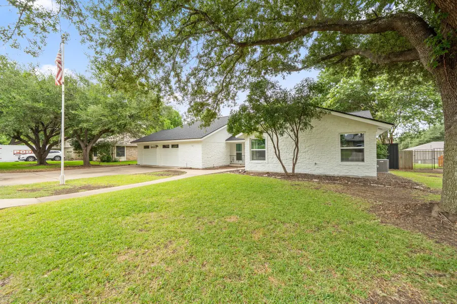 1403 Stone Ridge Dr, Taylor, TX 76574 - #3