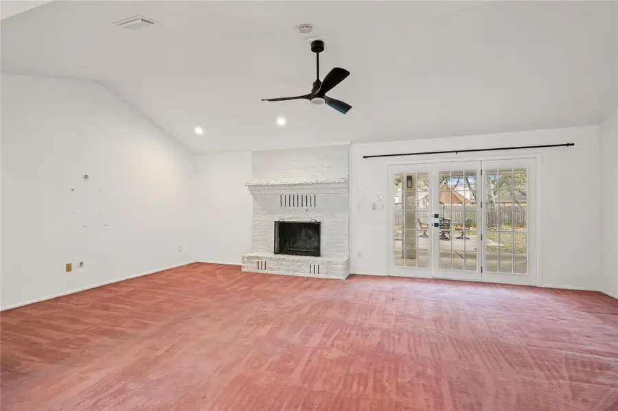 304 Live Oak Dr, Mountain City, TX 78610 - Image #3