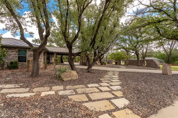 712 Squaw Creek Rd, Willow Park, TX 76087