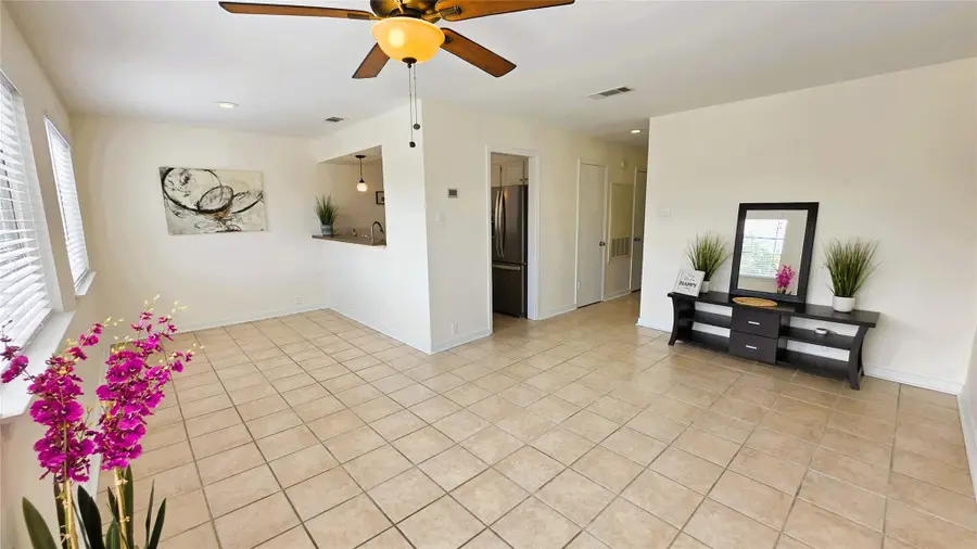 6810 Deatonhill Dr #211, Austin, TX 78745 - #2