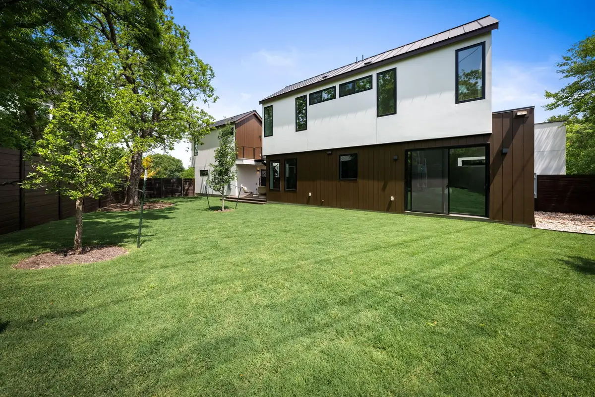 3209 Dolphin Dr #2, Austin, TX 78704 - Image #1