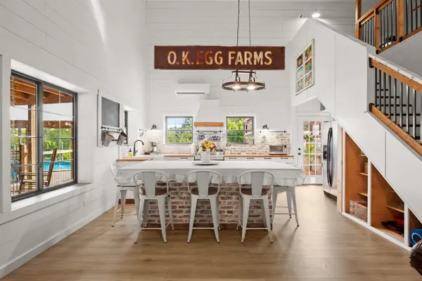 320 Pecan 3, Florence, TX 76527