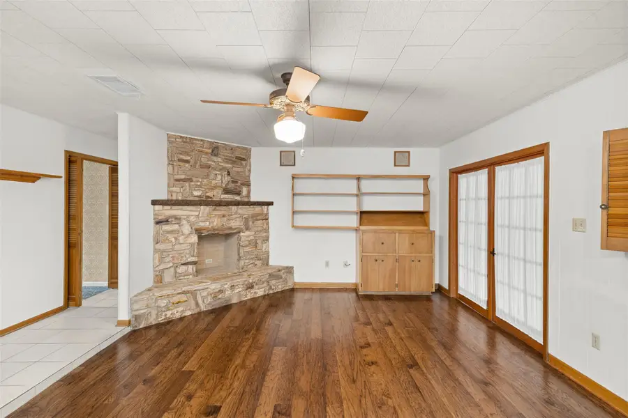 713 Sarah Jo St, La Grange, TX 78945 - #3