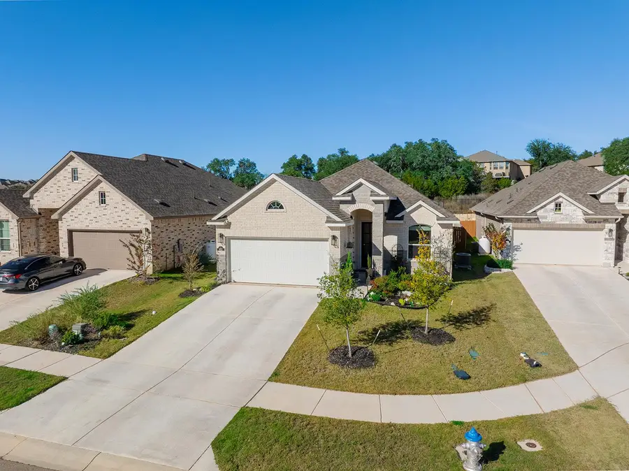 972 Leaning Oak Ln, Georgetown, TX 78628 - Image #2