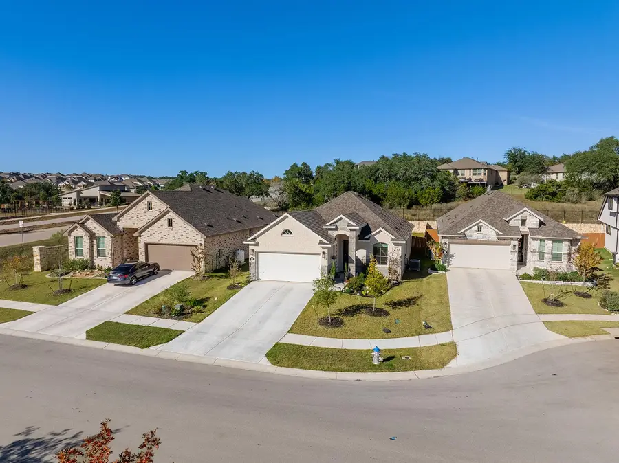 972 Leaning Oak Ln, Georgetown, TX 78628 - Image #3