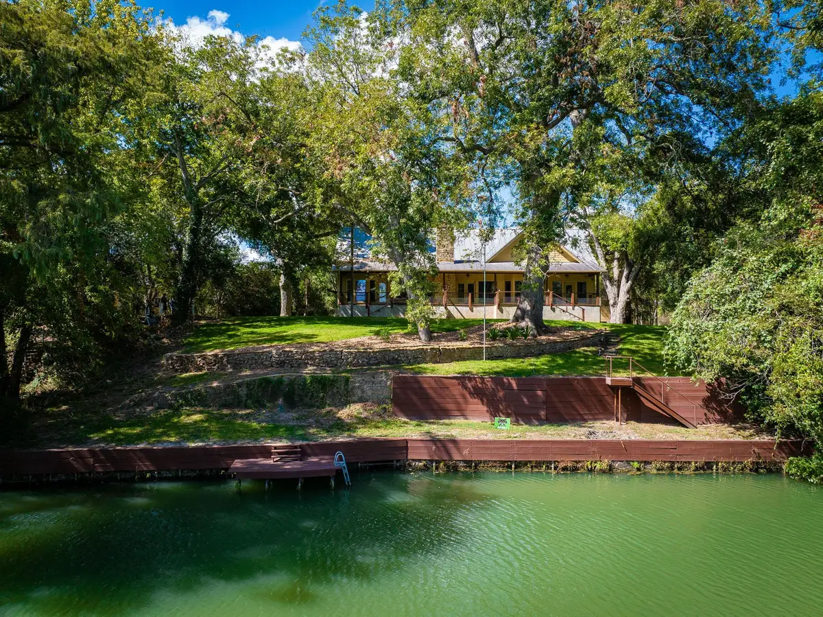 302 Guadalupe River Dr, Seguin, TX 78155 - #1