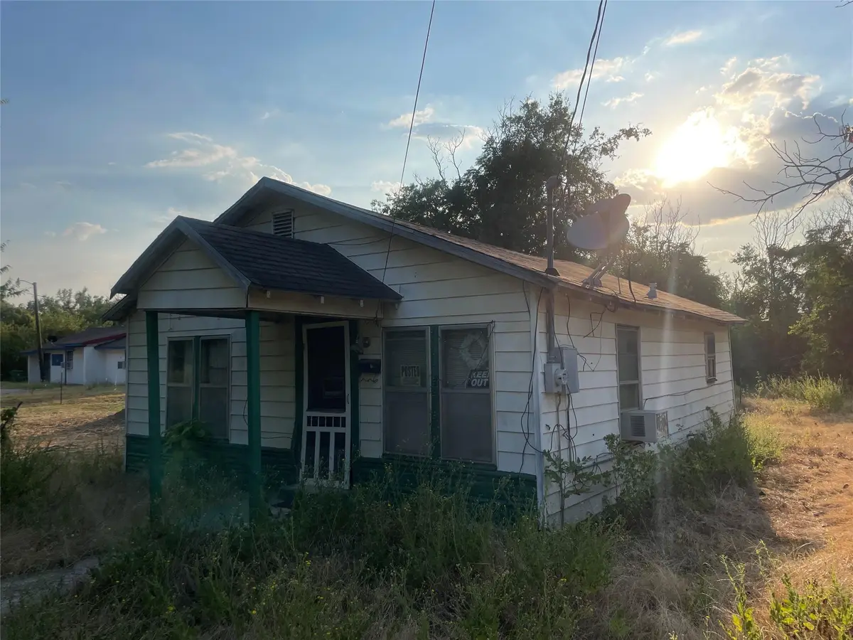 908 N Vogelsang Ave, Cameron, TX 76520 - Image #1