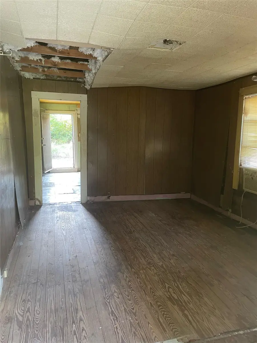 908 N Vogelsang Ave, Cameron, TX 76520 - Image #2