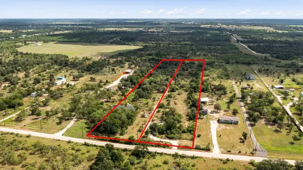 1411 Bugtussle Ln, Luling, TX 78648