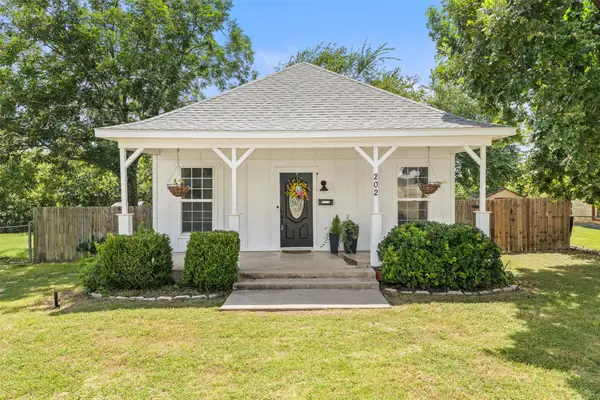 202 Brewster Ave, Florence, TX 76527