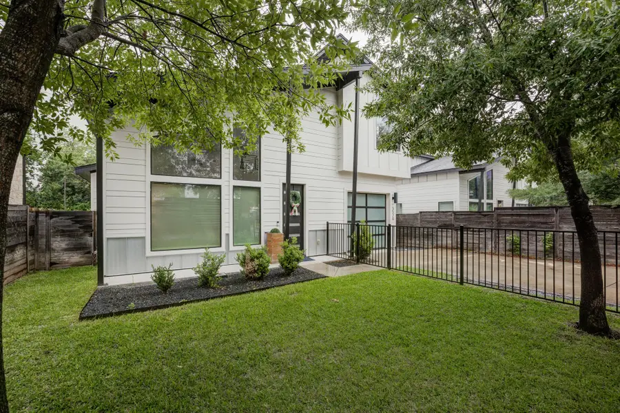 5520 Woodrow Ave #2, Austin, TX 78756 - #3