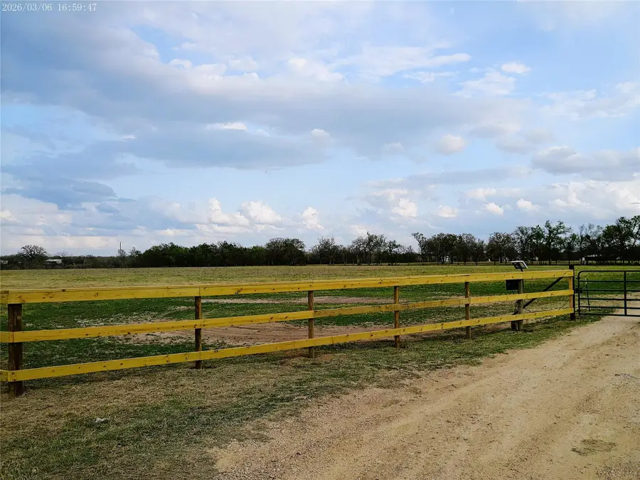 1042 Los Ranchitos Rd, Cameron, TX 76567 - #2