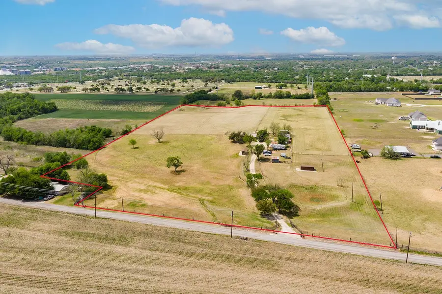 1001 Gravel Pit Rd, Taylor, TX 76574 - #2