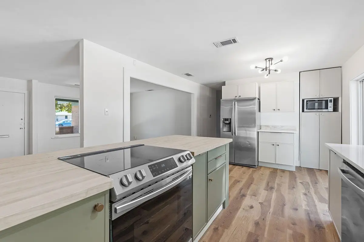 1307 Aspen St, Lockhart, TX 78644 - #1