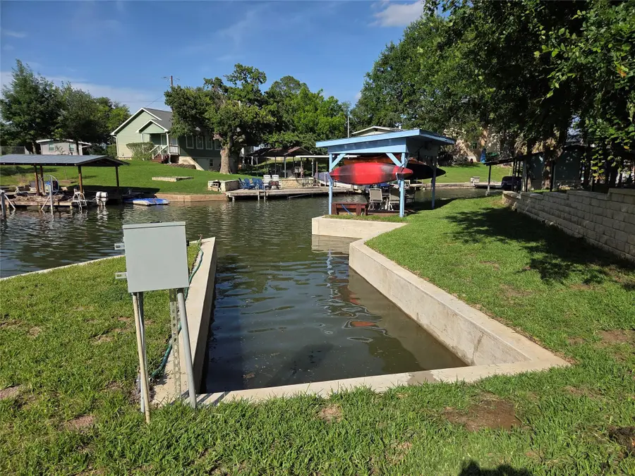 203 W Lakeshore Dr, Sunrise Beach Village, TX 78643 - #3