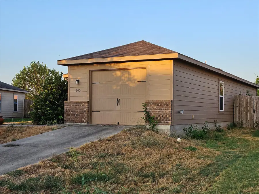 205 Millers Loop, Jarrell, TX 76537 - #2