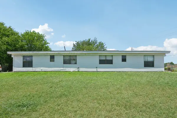 525 Lenora Dr, Taylor, TX 76574