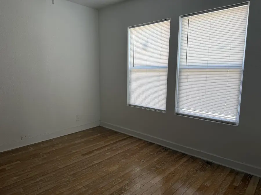 103 S Walnut St, Lampasas, TX 76550 - #2