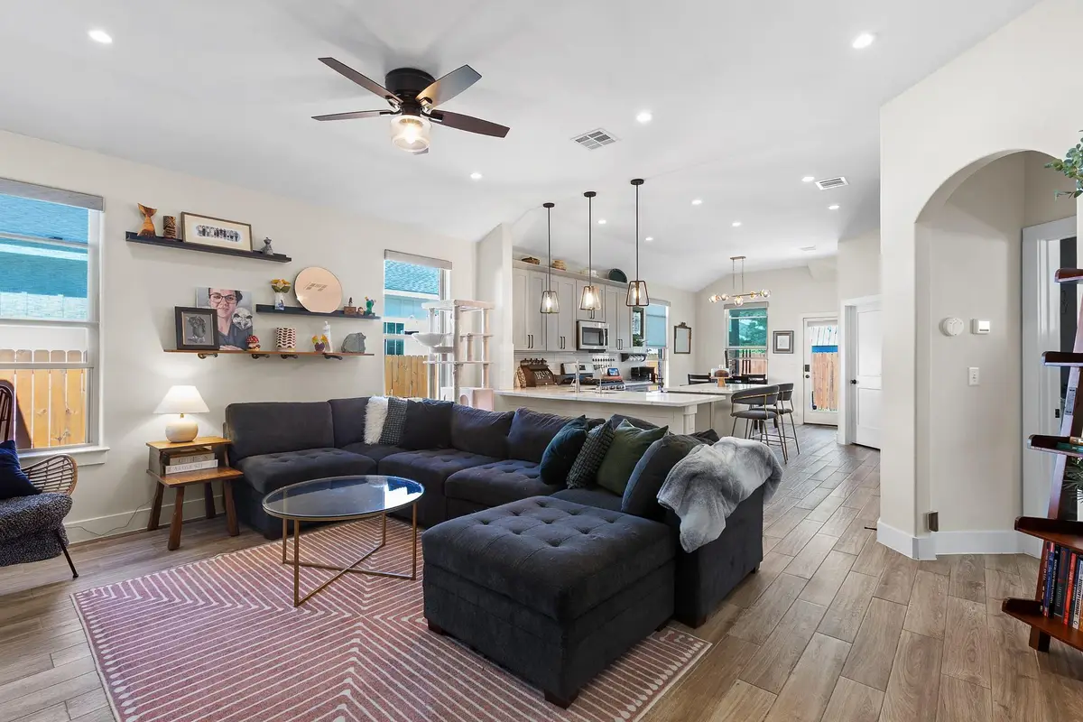 303 W Browning St, Manor, TX 78653 - #1