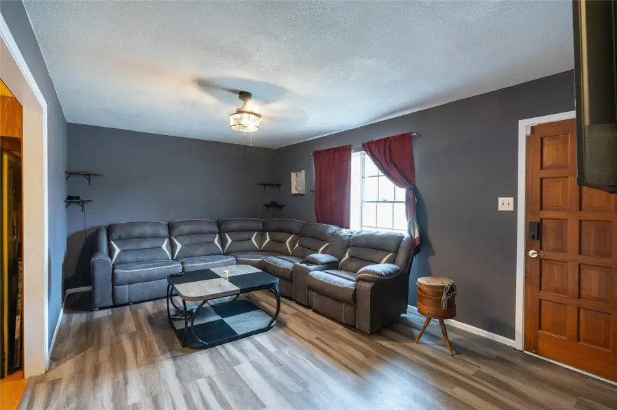 1114 Woodlawn St, Lockhart, TX 78644 - Image #2