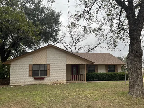 319 Columbine St, Meadowlakes, TX 78654