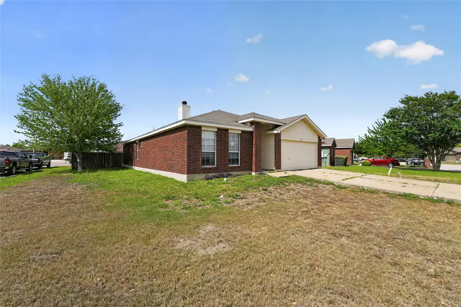 152 Eagle Dr, Luling, TX 78648 - #2