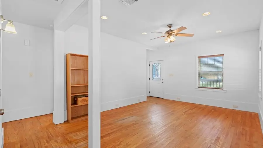 633 Academy St, Blanco, TX 78606 - Image #3