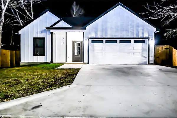 516 N Hackberry Ave, Luling, TX 78648