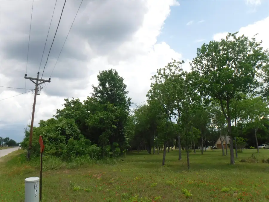 104 W Riverside Dr, Bastrop, TX 78602 - Image #3