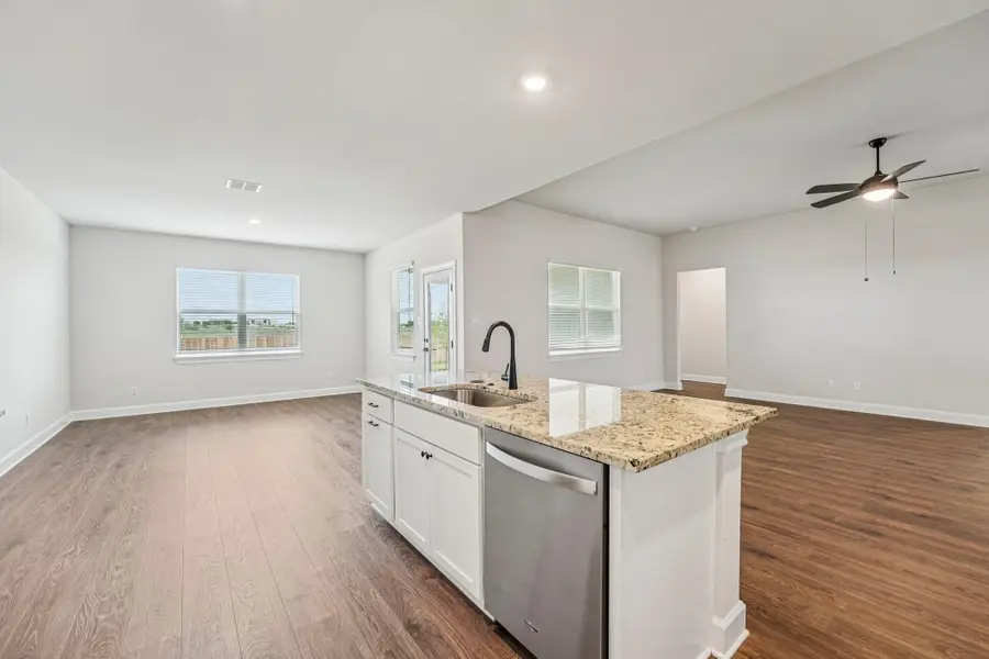 517 W Luna Blue Ln, Jarrell, TX 76537 - #3