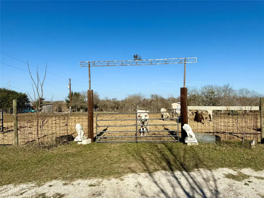 685 Fox Ln, Lockhart, TX 78644 - Image #3