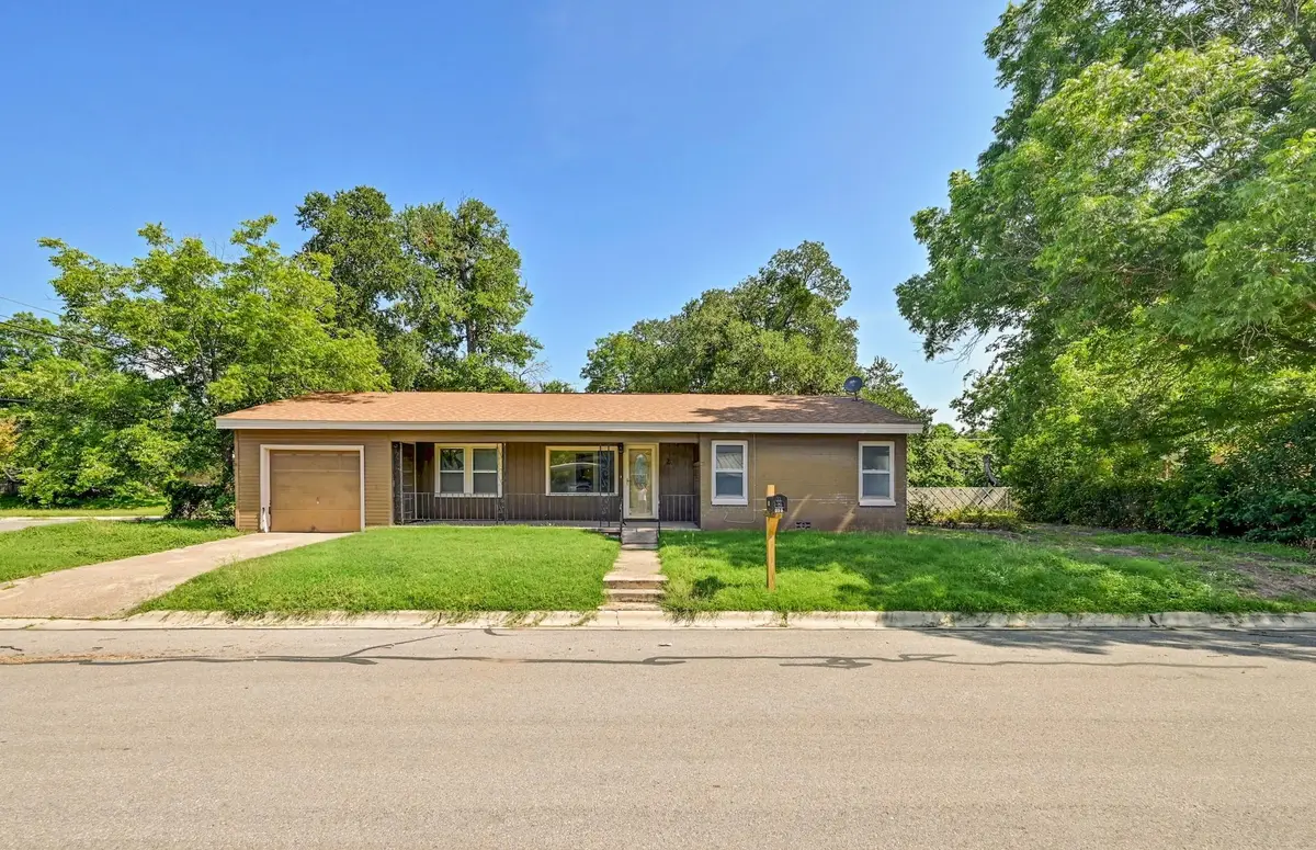200 E Tate St, Burnet, TX 78611 - #1