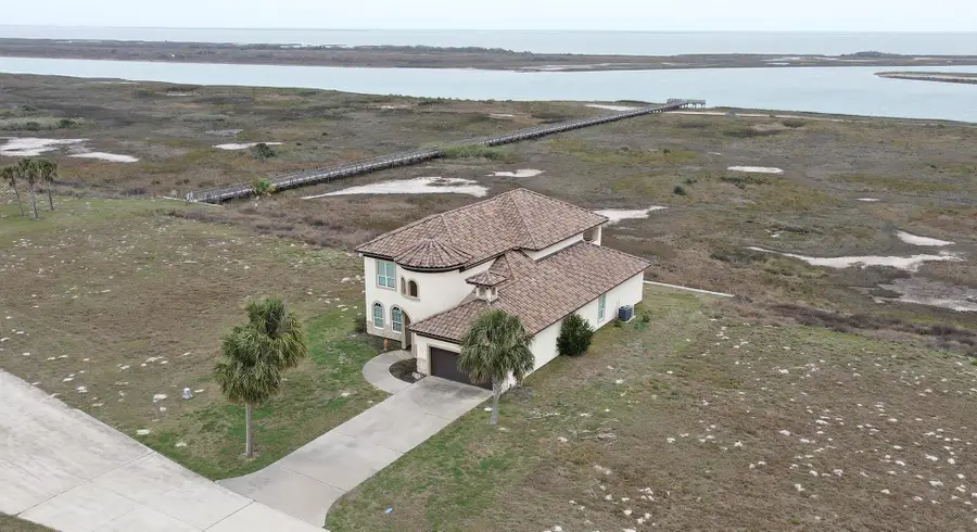 591 E Burgundy St, Port Oconnor, TX 77982 - #2