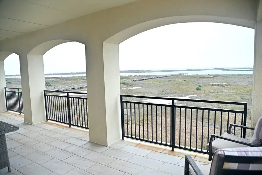 591 E Burgundy St, Port Oconnor, TX 77982 - #3