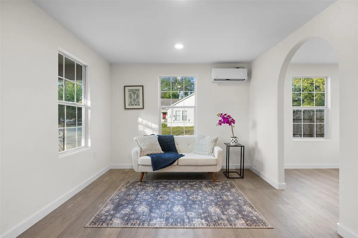 836 W Bell Ave, Rockdale, TX 76567 - Image #1