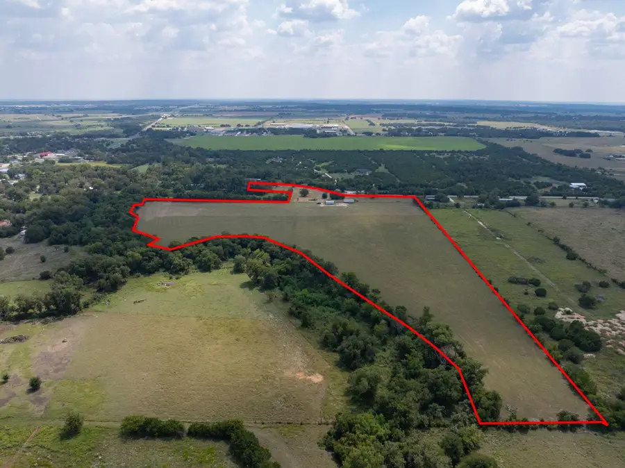 310 W Main St, Florence, TX 76527 - Image #2