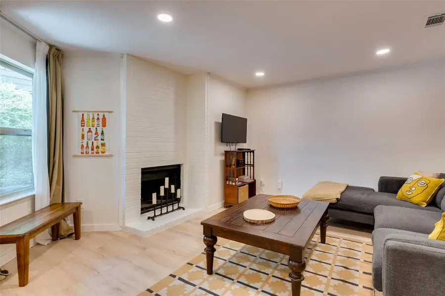 5608 Cougar Dr #117, Austin, TX 78745 - #3