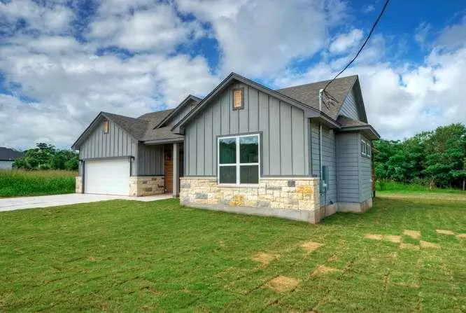 139 Waimanalo Dr, Bastrop, TX 78602 - #2