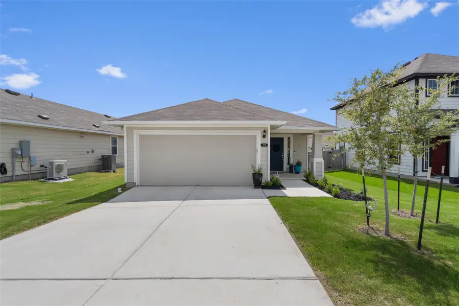 208 Blue Agate Ct, Jarrell, TX 76537 - Image #2