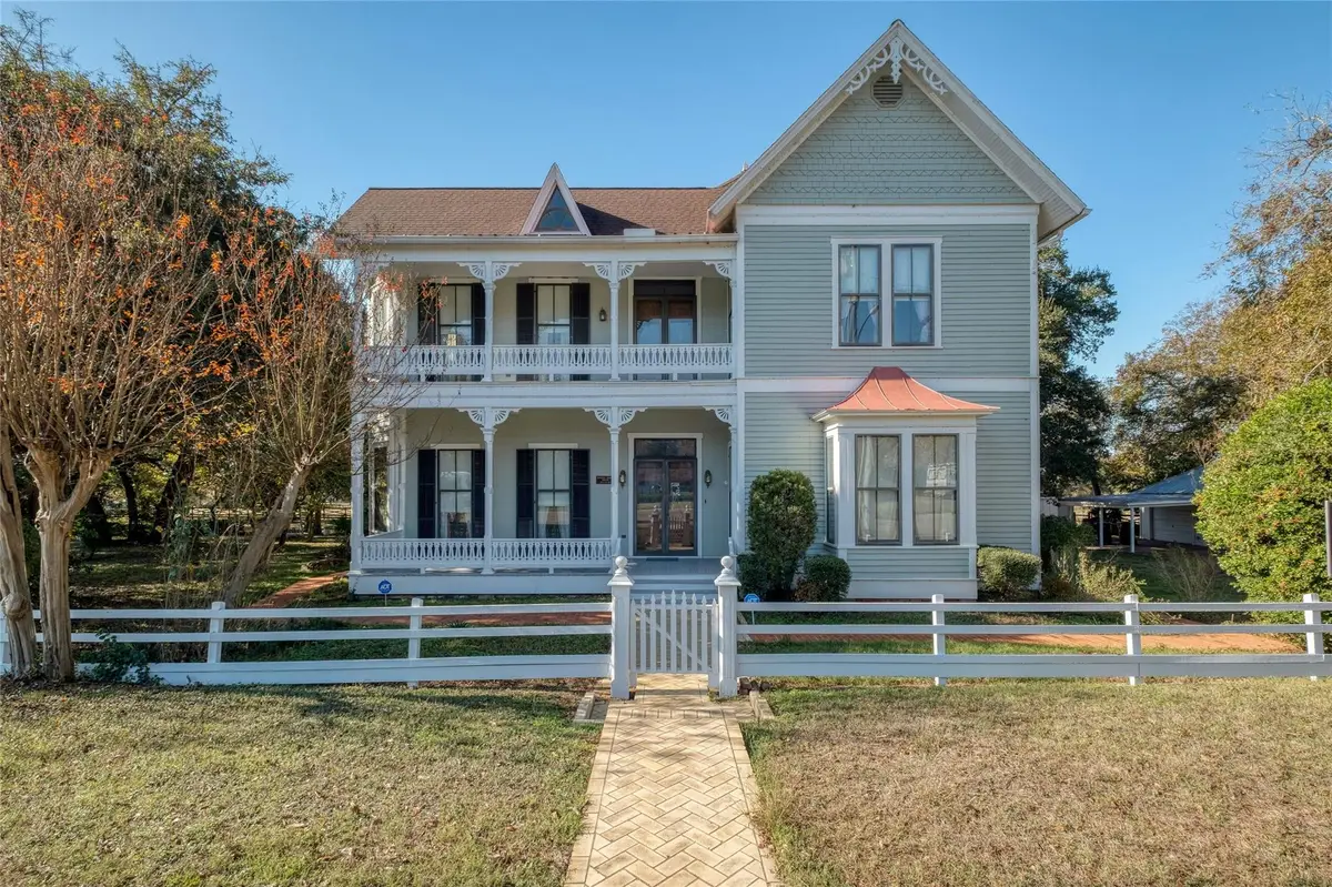 541 N Main St, La Grange, TX 78945 - #1